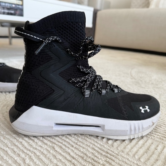 Under Armour women’s Highlight Ace 2.0 Volleyball Athletic Size 9 - Picture 3 of 8